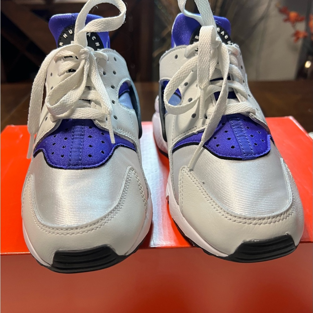 W Nike Air Huaraches 7.5 Women’s 6 Men’s